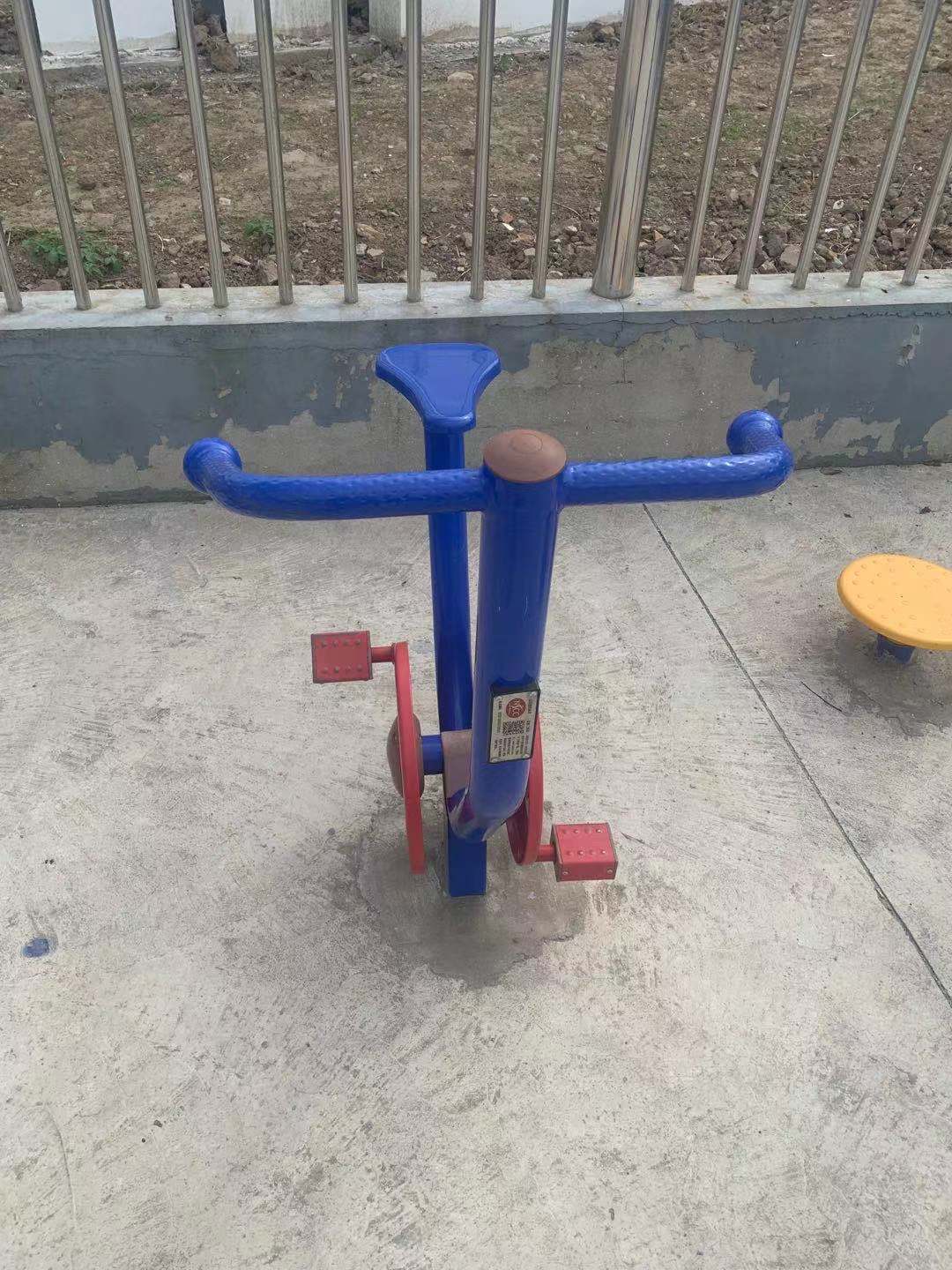 直立健身車