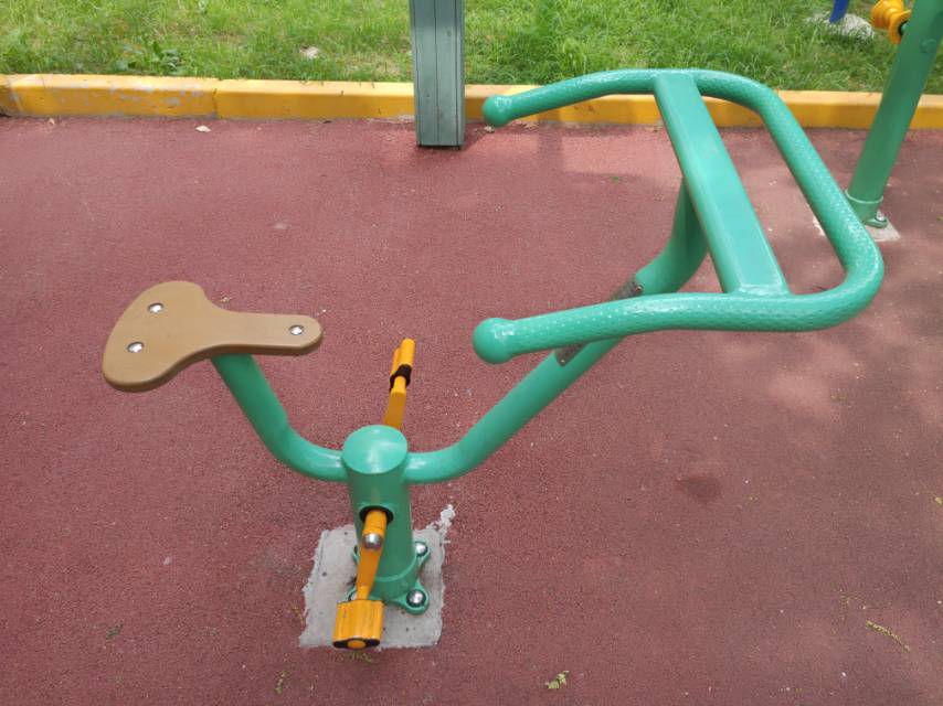 直立健身車