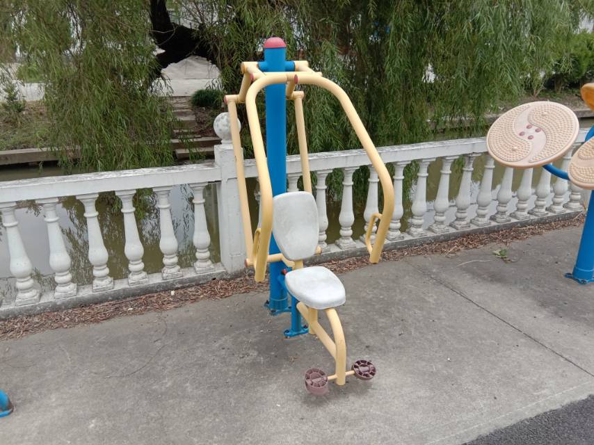 自重推胸器