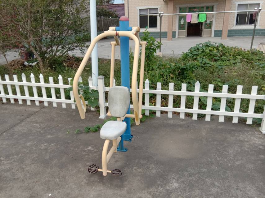 自重推胸器