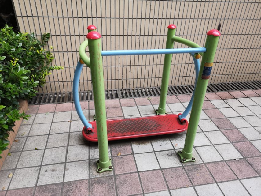 晃板健身器