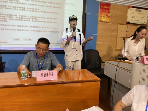 南莊中學(xué)駐校詩人高世現(xiàn)先生發(fā)言.JPG